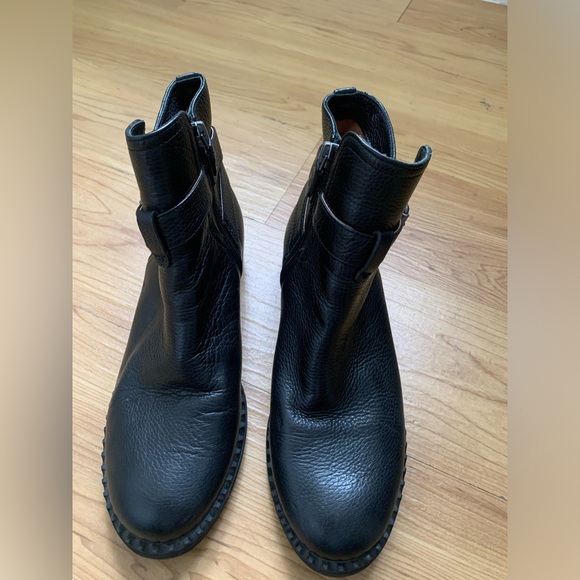 Gentle Soul “best motto bootie” black leather. Size 7.5 - Picture 2 of 9